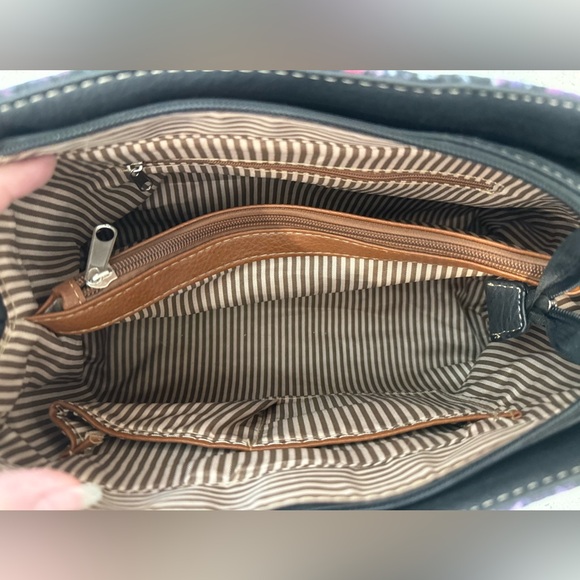 NWT Pink Rhinestone Cross Accent Crossbody Bag and Matching Wallet - Picture 8 of 8